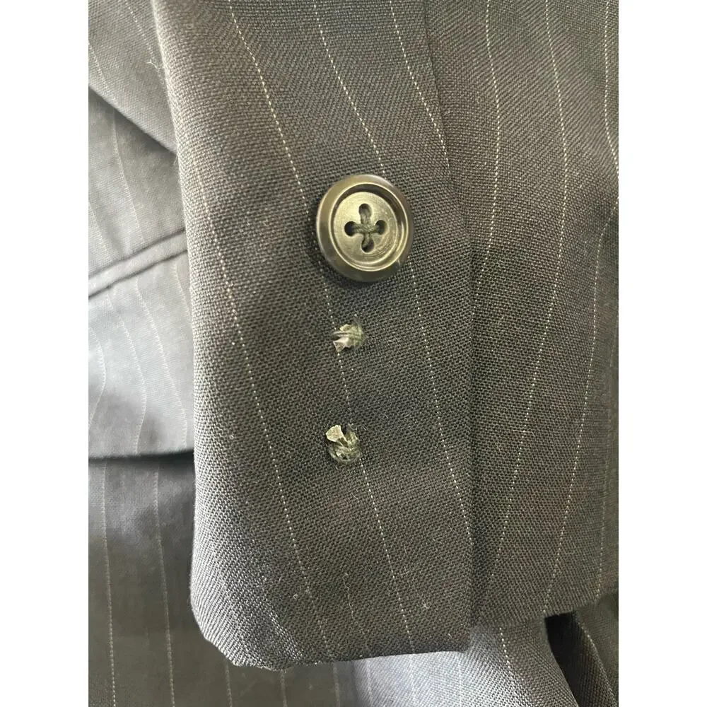 Givenchy Gentleman Vintage Navy Pinstripe Blazer • Size 44 US / 52 EU / XL 🗣